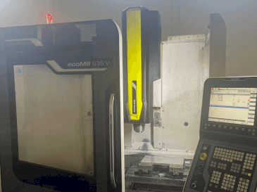 Vooraanzicht van DMG MORI ecoMill 635V machine