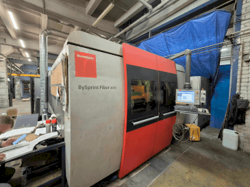 Vooraanzicht van Bystronic Bysprint Fiber 3015 3kW machine