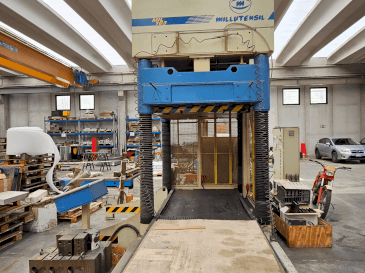 Vooraanzicht van MILLUTENSIL MIL163 machine