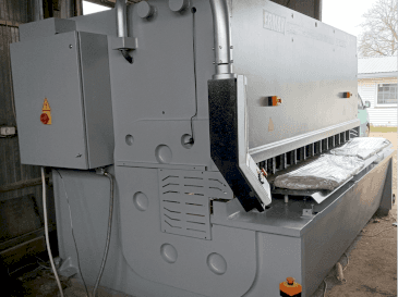 Vooraanzicht van ERMAKSAN HVR 3100-16 machine