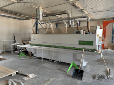 Vooraanzicht van BIESSE Jade 240 machine