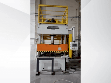 Vooraanzicht van HIDROLIKSAN PH4C 200T machine