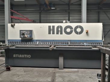 Vooraanzicht  van HACO ATS 3206 machine