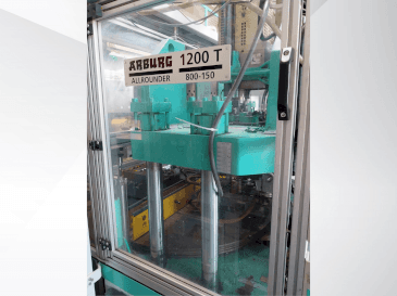 Vooraanzicht  van Arburg Allrounder 1200T 800-150  machine