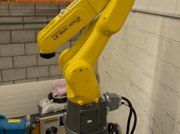 Vooraanzicht  van FANUC LR Mate 200 iD 14L  machine