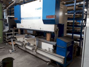 Vooraanzicht van LVD PPEB 110/30 machine