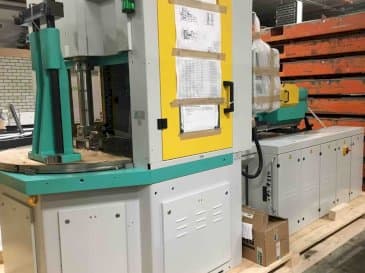 Vooraanzicht van Arburg ALLROUNDER 1200 t 1000 - 400 machine