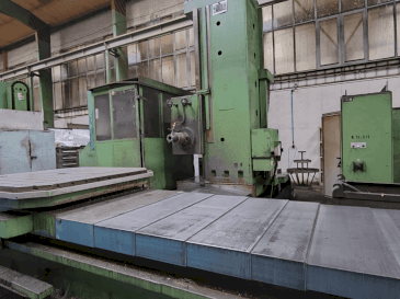 Vooraanzicht van TOS WHN 13.8 CNC machine