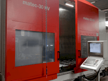 Vooraanzicht van Matec 30 HV machine