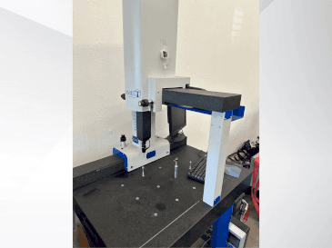 Vooraanzicht van THOME Prazision Prazision 3D Smart man machine