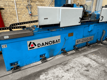 Vooraanzicht van DANOBAT RP-2500-NC machine