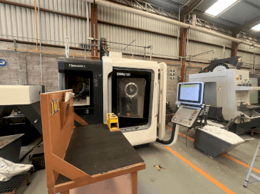 Vooraanzicht van DMG MORI DMU 50 machine