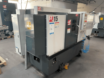 Vooraanzicht van HAAS ST-15 machine