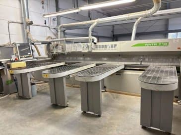 Vooraanzicht van SELCO WNTR 710 machine