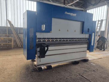 Vooraanzicht  van Metallkraft  GBP 31175  machine
