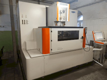 Vooraanzicht van +GF+ Agie Charmilles CUT 30P machine