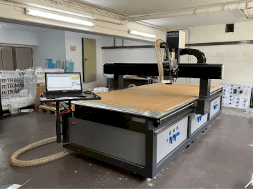 Vooraanzicht  van HARMUTH F+3000  machine