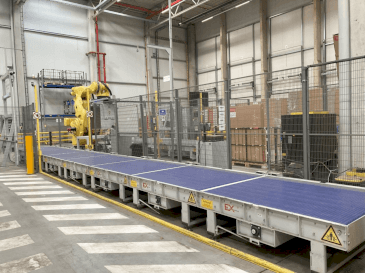 Vooraanzicht van FANUC M-2000iA/1700L machine