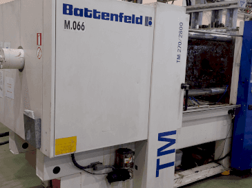 Vooraanzicht  van Battenfeld TM 270 / 2800  machine