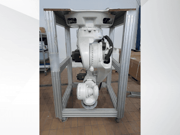 Vooraanzicht  van KUKA KR270 R2700 C ultra MED (2015)  machine