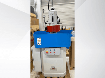 Vooraanzicht van O.M.N. SPR 600x300 machine