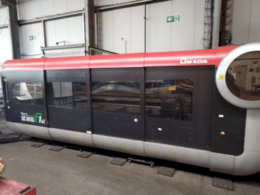 Vooraanzicht van AMADA LC 3015 F1 NT machine