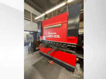 Vooraanzicht van AMADA HFE 80-25 L machine