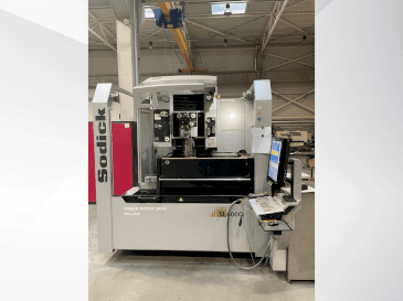 Vooraanzicht van Sodick SL600Q machine