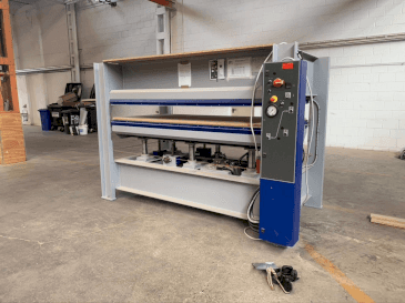 Vooraanzicht van FORMAT4 HVP Typ 4 machine