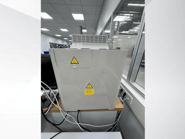 Vooraanzicht van Mitutoyo Quick Scope QS-250Z machine