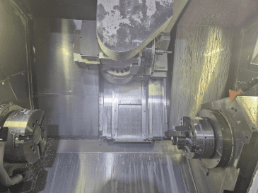 Vooraanzicht van Okuma Multus B300 II machine