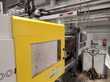 Vooraanzicht  van FANUC Roboshot S300iA  machine