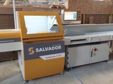 Vooraanzicht van SALVADOR Superpush 200 machine