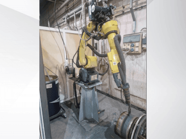 Vooraanzicht van FANUC ARC Mate 100iC machine