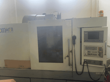 Vooraanzicht van HARTFORD Omikron VMC-1020 A machine
