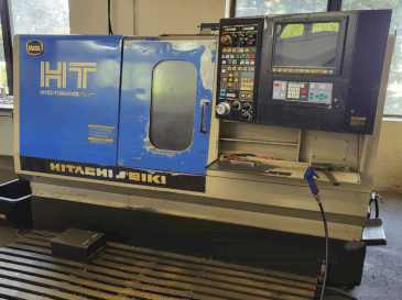 Vooraanzicht van HITACHI SEIKI HT 20SII machine