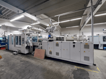 Vooraanzicht van Krauss Maffei 800-6100 MX machine