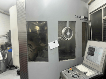 Vooraanzicht  van DECKEL MAHO DMU 80T (2002)  machine