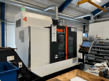 Vooraanzicht van Mazak VCN-530C machine