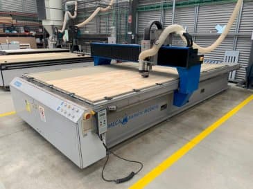 Vooraanzicht van MECANUMERIC M2040 machine