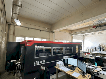 Vooraanzicht  van AMADA LCG-3015  machine