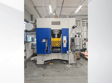 Vooraanzicht van HYDRAP HPDB 400 machine