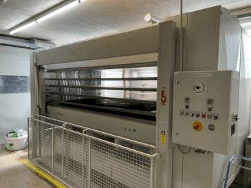 Vooraanzicht van LANGZAUNER LZT 80 /5-SO machine