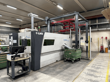Vooraanzicht van LVD Phoenix FL 3015 machine