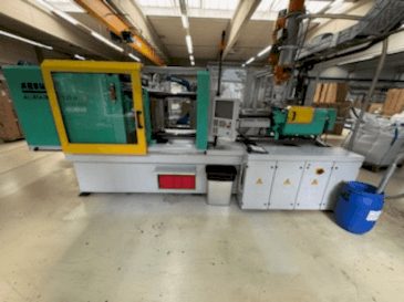 Vooraanzicht van Arburg Allrounder 520H machine