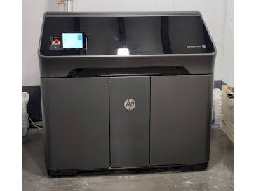 Vooraanzicht  van HP MJF 580  machine
