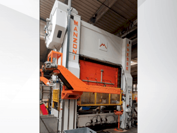 Vooraanzicht van RAVNE PRESSES Manzoni 315 machine