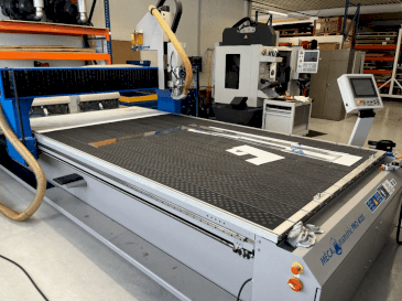 Vooraanzicht van MECANUMERIC MecaPro 4020 machine