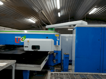 Vooraanzicht van Finn-Power LPE5 SWUH machine