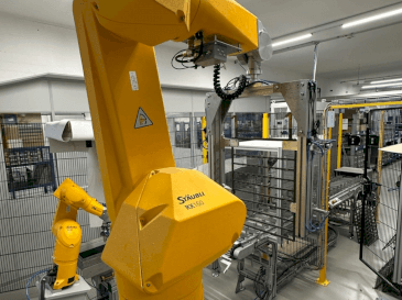 Vooraanzicht van STAUBLI RX160 machine